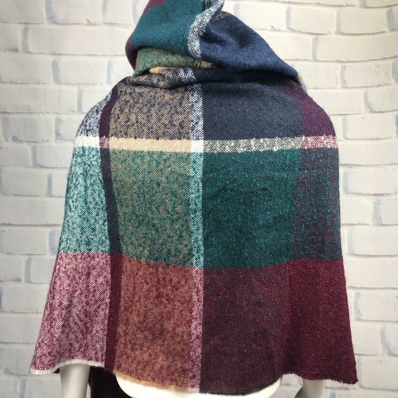 LAST ONE - Plaid wrap with hood - Picture 7 of 7